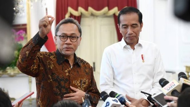 
 Mendag Zulhas saat Mendampingi Presiden Jokowi.