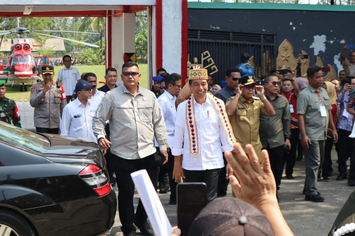 Presiden Jokowi saat Tiba di Kotaagung, Kabupaten Tanggamus, Provinsi Lampung. Foto : Humas Polres Tanggamus.