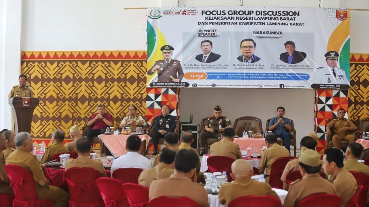 Pj. Bupati Lampung Barat, Nukman saat memberikan sambutan FGD Kejari Lambar, Senin 15 Juli 2024. Foto : Kamto Winendra/Media Prioritastv.com.