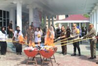 Pemusnahan barang bukti yang telah memiliki kekuatan hukum di Kejari Pringsewu, Rabu 16 Juli 2024.