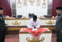 Penandatangan berita acara serah terima jabatan Sekda Tanggamus di Pemkab setempat, Kamis 18 Juli 2024. Foto : Kominfo Tanggamus.
