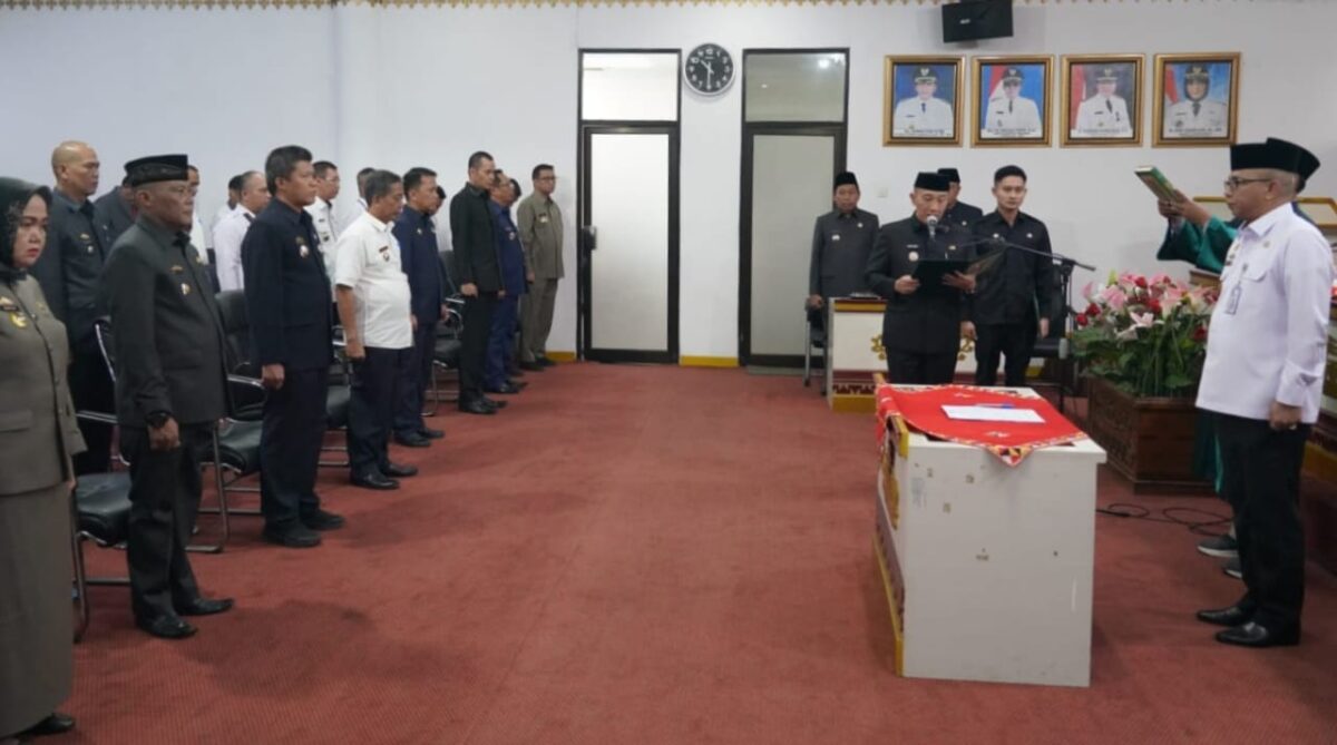 Prosesi pelantikan Plh Sekda Tanggamus dan Staf Ahli Bidang Ekonomi Keuangan dan Pembangunan Kabupaten Tanggamus, Kamis 18 Juli 2024. Foto : Kominfo Tanggamus.