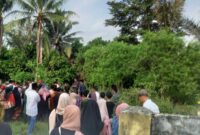 Prosesi pemakaman jenazah Halimi dan Siti Khodijah, korban pembunuhan di TPU Tanjung Kemala, Pugung, Tanggamus. Foto : Istimewa.