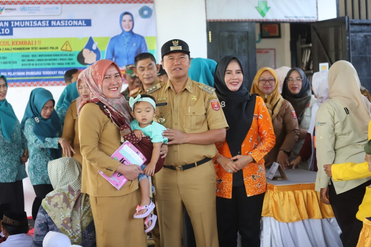Pj Bupati Lambar, Nukman saat meluncurkan PIN Polio Kabupaten Lampung Barat, Selasa 23 Juli 2024.