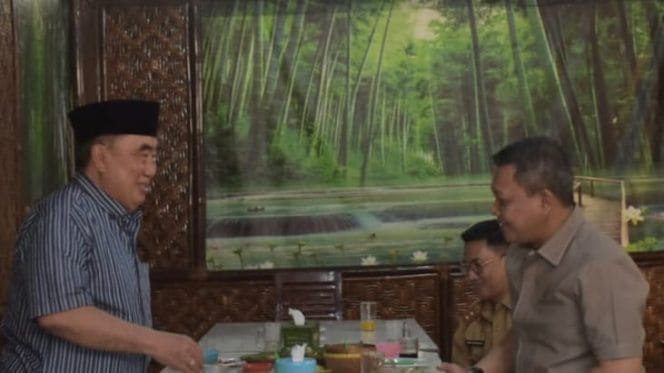 M. Saleh Asnawi saat Bertemu Ketua DPRD Tanggamus di RM Ratu Kuring, Gisting, Selasa 23 Juli 2024.