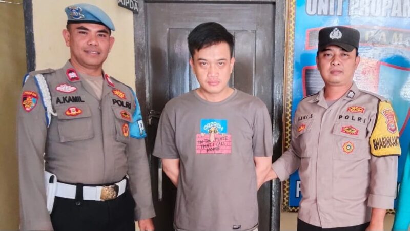 Tersangka saat diamankan di Polsek Gading Rejo, Rabu 24 Juli 2024. Foto : Polres Pringsewu.