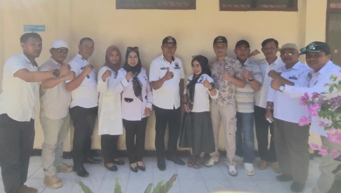 
 Jajaran DPC Apdesi Tanggamus usai menghadiri sidang pemerasan di PN Kota Agung, Kamis 24 Juli 2024.