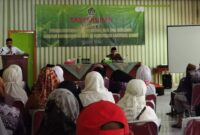 Staf Ahli Bidang Perekonomian dan Pembangunan Lampung Barat Ir. Sugeng Raharjo saat memberikan sambutan pada tasakuran di Kemenag Lambar, Senin 29 Juli 2024.