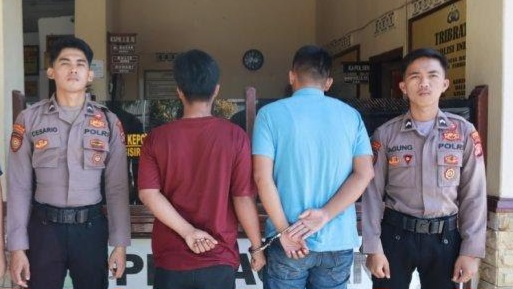 Kakak beradik yang diamankan polisi lantaran kasus penganiaayaan | Dok. Polres Pesisir Barat.