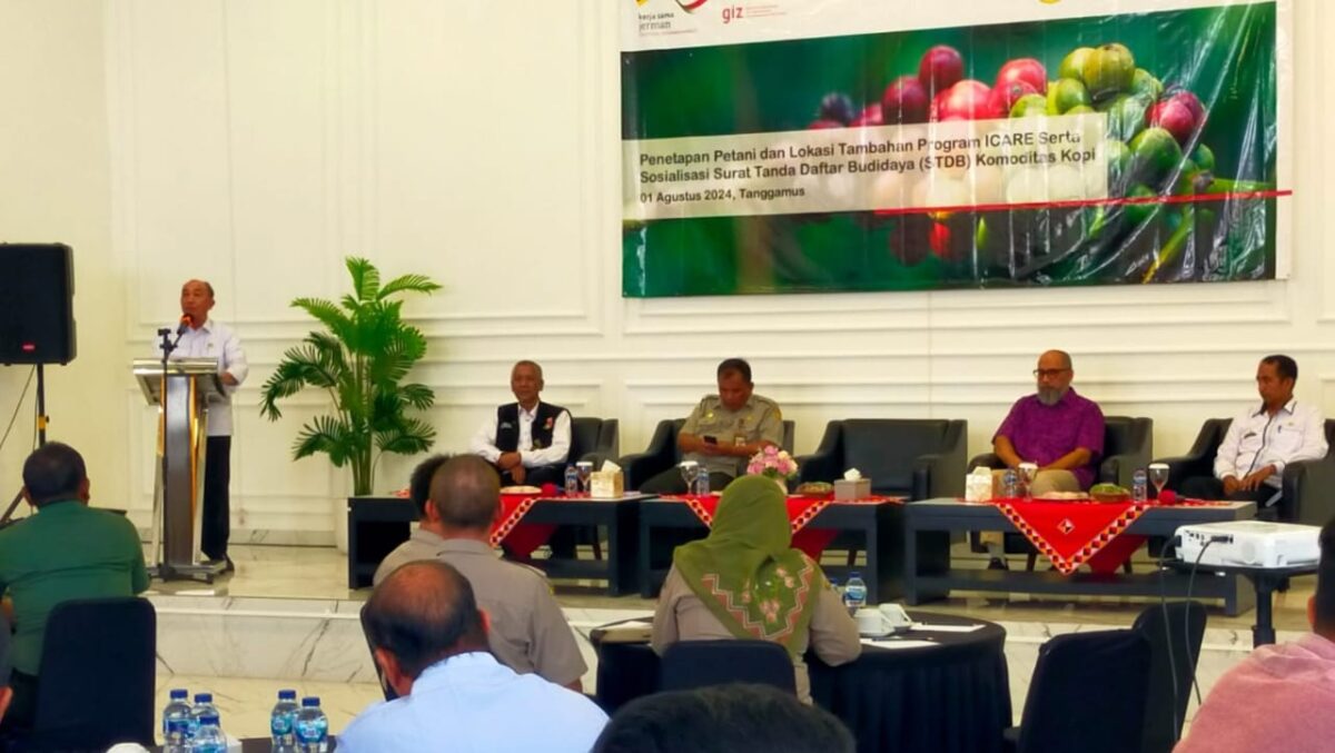 Pj Bupati Tanggamus saat membuka kegiatan ICARE tambahan dan Sosialisasi STDB petani kopi di Hotel Royal Gisting, Kamis 1 Agustus 2024 | Herdi/Media Prioritastv.com.