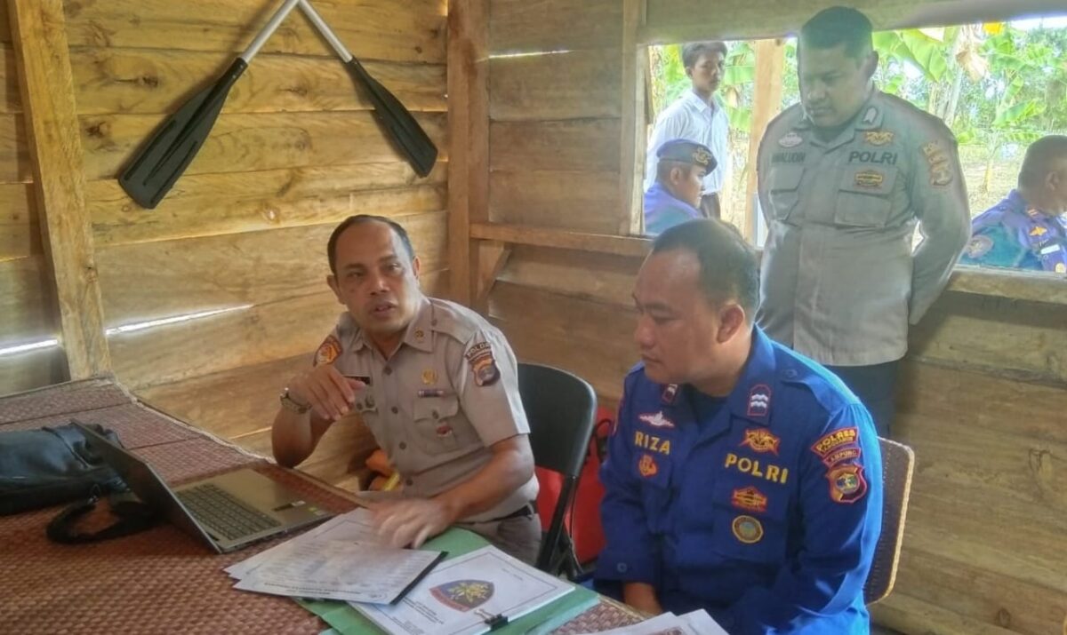 Visitasi Tim Biro Rena Polda Lampung di pos patroli sementara Polairud Polres Tanggamus di Pantai Batu Balai, Limau, Kamis 1 Agustus 2024 | Dok. Polres Tanggamus.