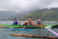 Pencarian hari kedua terhadap nelayan diduga tenggelam di Pantai Kiluan Jaya, Pekon Negeri Kiluan, Kelumbayan Tanggamus, Jumat 2 Agustus 2024 | Dok. Basarnas Lampung.