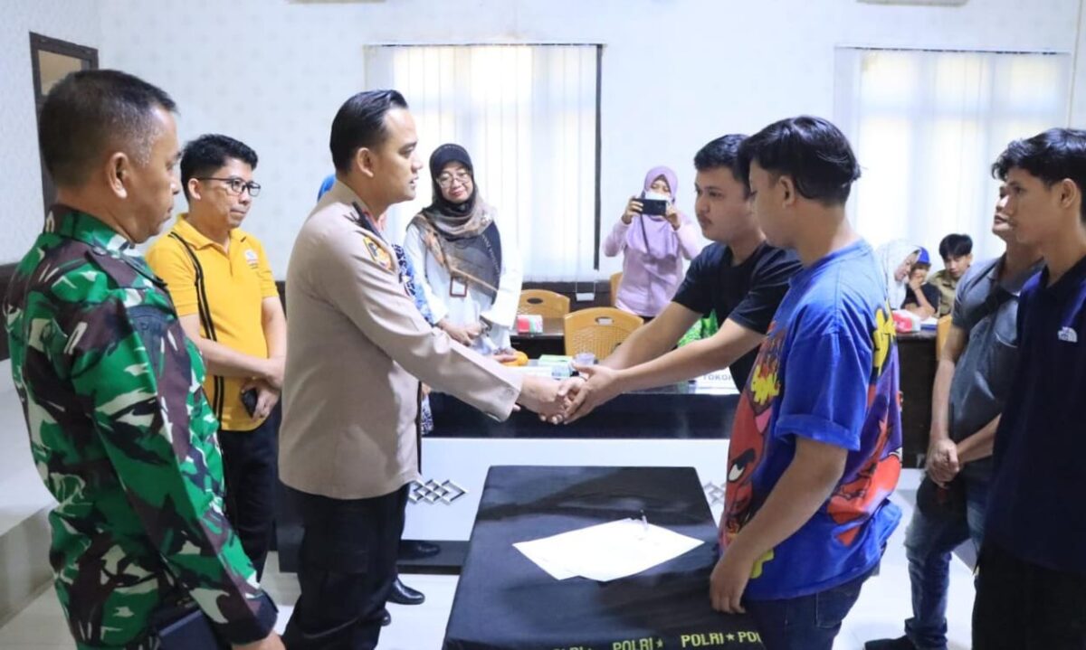 Pernyataan sikap pelajar Lampung Utara paska terjadinya tawuran dan geng motor beberapa hari lalu di Polres Lampung Utara, Jumat 2 Agustus 2024 | Dok. Polres Lamut.
