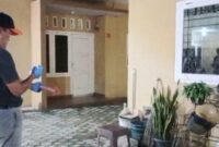 Tim Inafis Polresta Bandar Lampung saat melakukan olah TKP dugaan peluru nyasar yang mengenai warga Sukabumi, Sukarame, Minggu 4 Agustus 2024.