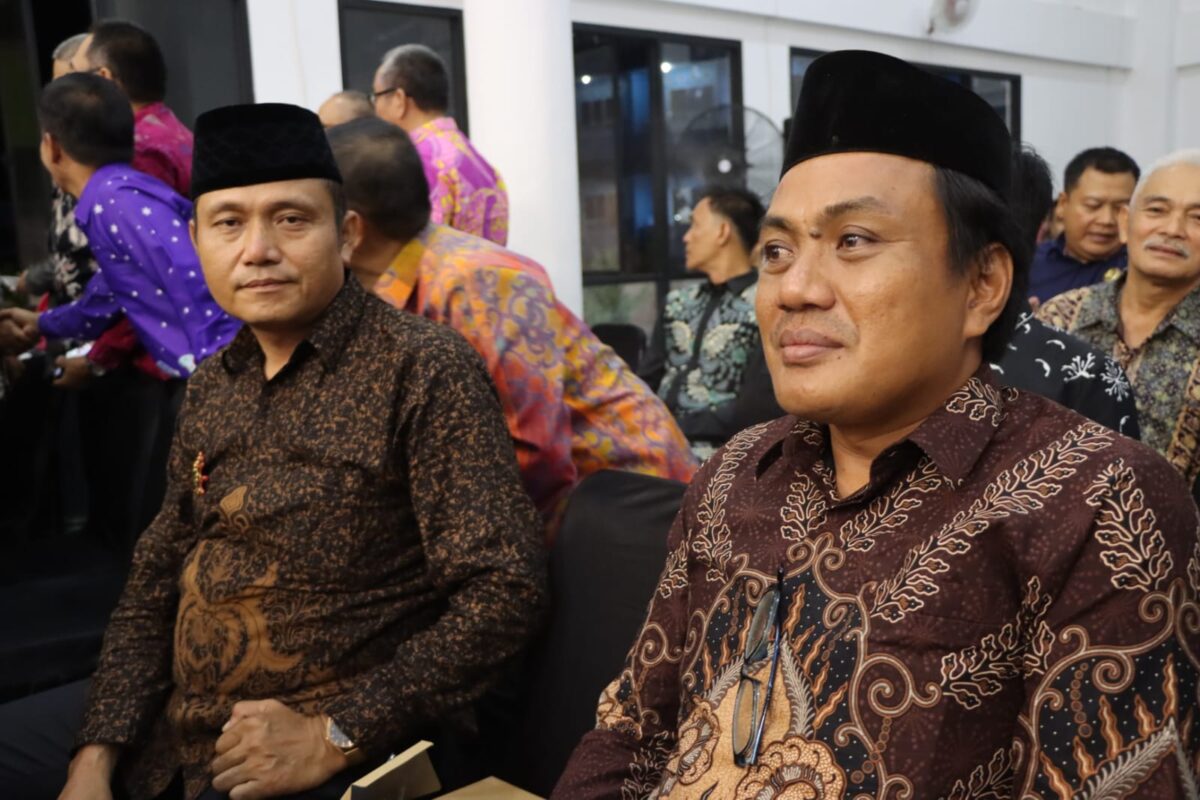 Ketua DPC Apdesi Tanggamus Mirza YB dan Sekretaris Sumadi saat mengahadiri temu pamit Kapolres Tanggamus, Senin 5 Agustus 2024 | Herdi/Media Prioritastv.com.