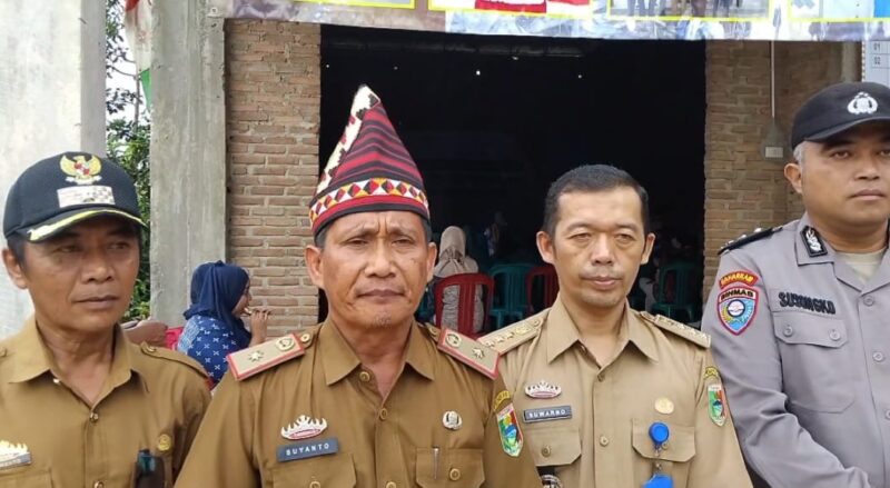Kadis Pariwisata dan Kebudayaan Tanggamus, Suyanto saat memberikan keterangan usai kegiatan di Balai Pekon Sumbermulyo, Sumberejo, Tanggamus, Selasa 6 Agustus 2024 | Herdi/Media Prioritastv.com.