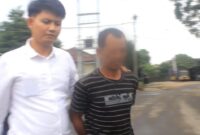 Tersangka saat digiring unit PPA Satreskrim Polres Lampung Timur.