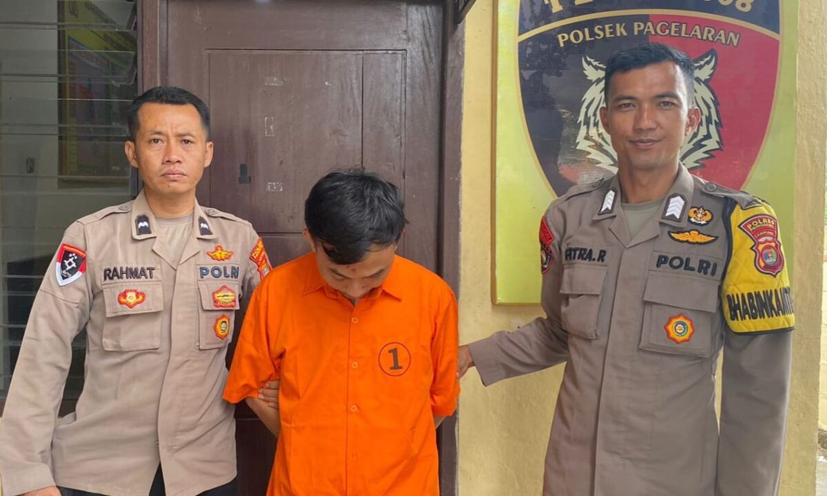 Tersangka AR alias Udin Pecong saat Diamankan di Polsek Pagelaran, Rabu 7 Agustus 2024 | Dok. Polres Pringsewu.