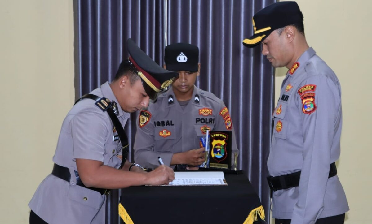 Penyerahan Jabatan Kasat Intelkam Polres Pringsewu kepada Kapolres AKBP M. Yunnus Saputra, Kamis 8 Agustus 2024.
