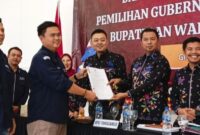 Penyerahan Data DPS per Kecamatan dari PPK yang diterima Ketua KPU Tanggamus, Angga Lazuardi di Hotel Royal Gisting, Sabtu 10 Agustus 2024 | Herdi/Media Prioritastv.com.