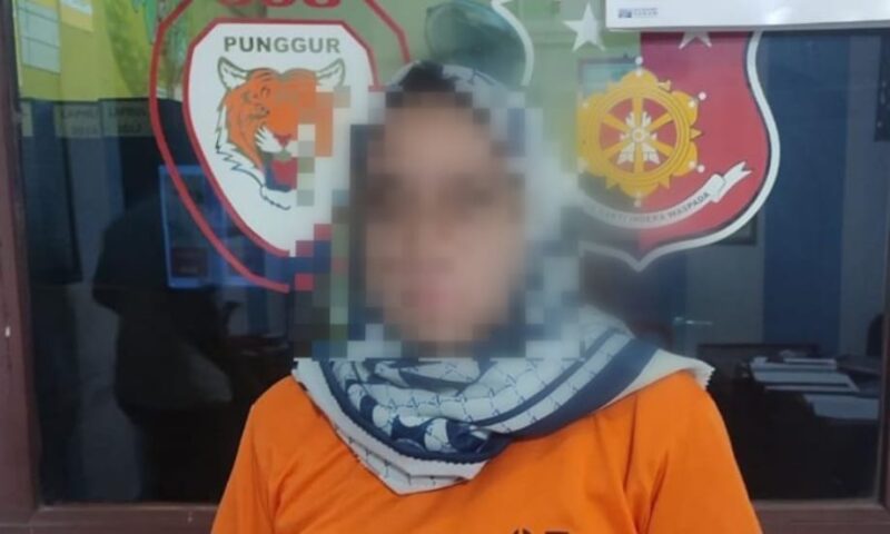 Tersangka MRA saat diamankan di Polsek Punggur, Lampung Tengah, Minggu 11 Agustus 2024 | Dok. Polres Lampung Tengah.