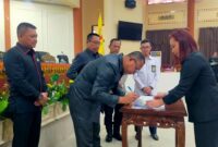 Penandatangan MoU KUPA-PPAS Perubahan oleh DPRD Tanggamus dan Pemkab Tanggamus, Senin 12 Agustus 2024.