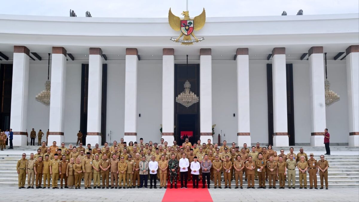 Pj Bupati Lampung Barat, Nukman bersama Presiden dan ratusan kepala daerah di Istana Negara IKN, Selasa 13 Agustus 2024.