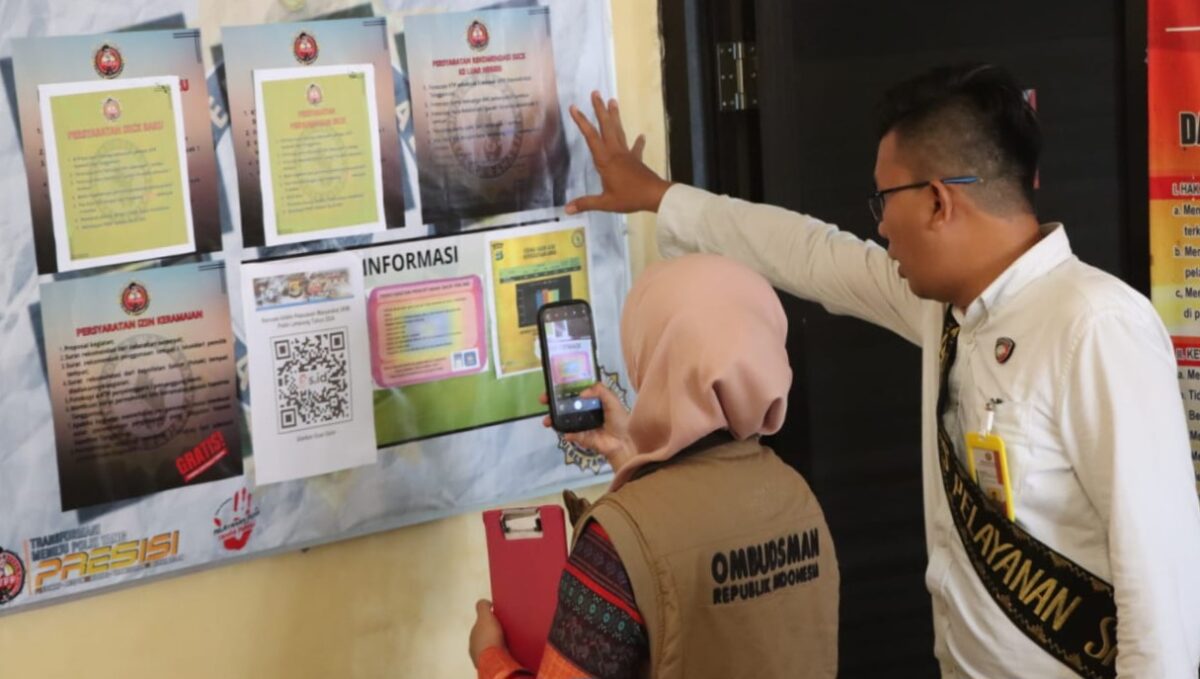 Ombudsman Lampung saat Menilai SKCK Polres Tanggamus.