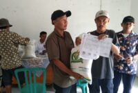 Pembagian Beras di Pekon Banjar Manis, Cukuh Balalk, Tanggamus, Rabu 21 Agustus 2024.