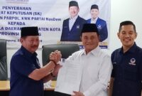 Penyerahan rekomendasi Partai Nasdem kepada Parosil dan Mad Hasnurin. 
