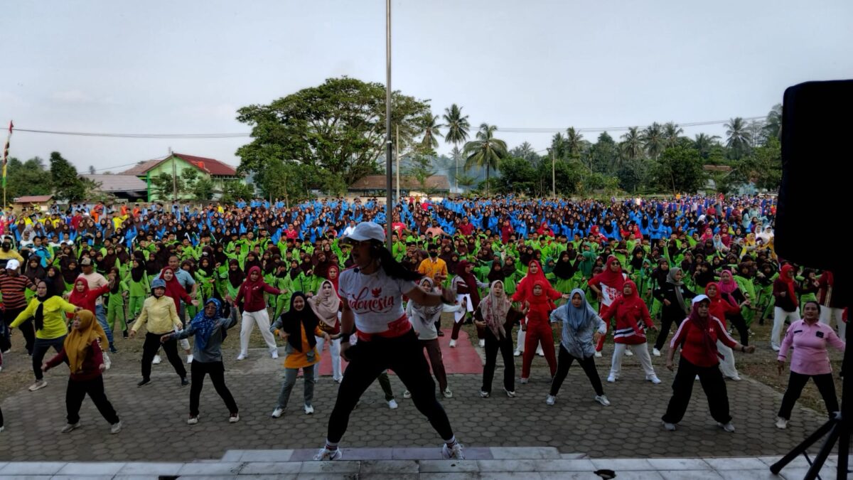 Senam massal di lapangan merdeka Kota Agung, Jumat 23 Agustus 2024.