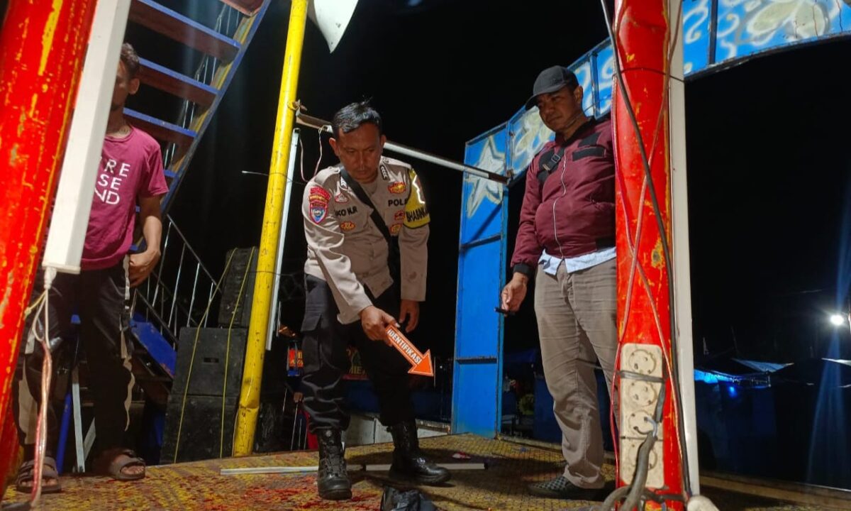 Polisi saat melakukan olah TKP penganiayaan di arena tong setan pasar malam Lampung Timur, Jumat 23 Agustus 2024 | Dok. Polres Lampung Timur.