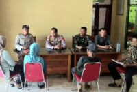 Rembuk pekon perkara dugaan pencurian dan pungut liar buah pala di Kantor Kecamatan Semaka, Jumat 23 Agustus 2024.