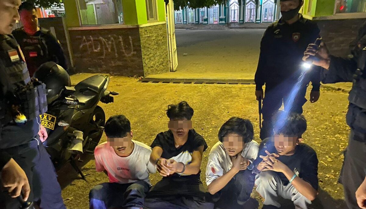 Keempat remaja yang diamankan dalam aksi tawuran di Panjang Bandar Lampung, Minggu 25 Agustus 2024.