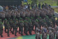 Ratusan personil saat apel gelar pasukan di Bendungan Marga Tiga, Lampung Timur, Minggu 25 Agustus 2024.