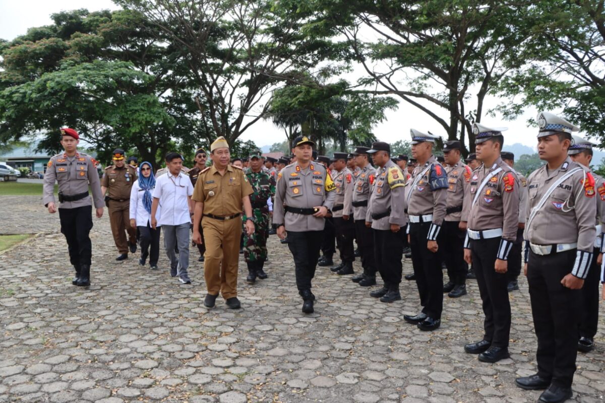 Pemeriksaan pasukan Operasi Mantap Praja Krakatau 2024 Polres Tanggamus, Senin 26 Agustus 2024.