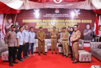 Pj Bupati Lampung Barat saat meninjau kesiapan KPU dalam penerimaan Cakada 2024.