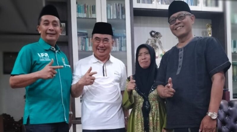 Kunjungan BHS didampingi tim pemenangannya H. Nuzul Irsan ke kediaman KH. Syamsul Hadi, Selasa 27 Agustus 2024 | Dok. H. Nuzul Irsan.