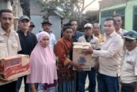 Ormas Gapta saat memberikan bantuan ke korban kebakaran rumah di Talang Padang, Selasa 27 Agustus 2024 | Mustar Arifin/Media Prioritastv.com.