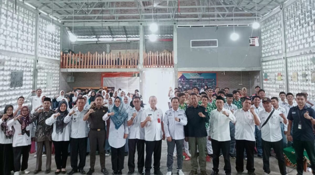 Sosialisasi pemilih pemula di Sanggar Teater Jabal, Pekon Gunung Tiga, Pugung, Tanggamus, Rabu 28 Agustus 2024.