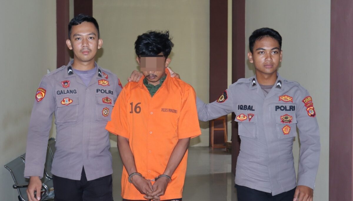 Tersangka SH saat digelandang ke sel tahanan Polres Pringsewu, Kamis 29 Agustus 2024.