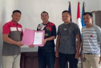 Wahyu Giri Wiladatika saat mengambil formulir penjaringan Ketua PWI Pringsewu, Sabtu 31 Agustus 2024.