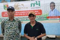 Andi Wijaya Sekretaris PPBI Bandar Lampung  didampingi Ketua PPBI Tanggamus Ari Yuda saat cerita bonsai, Sabtu 30 Agustus 2024 | Herdi/Media Prioritastv.com.