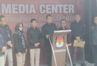 Ketua KPU Tanggamus Angga Lazuardy saat Konferensi Pers Pendaftaran Cakada, Selasa 27 Agustus 2024.