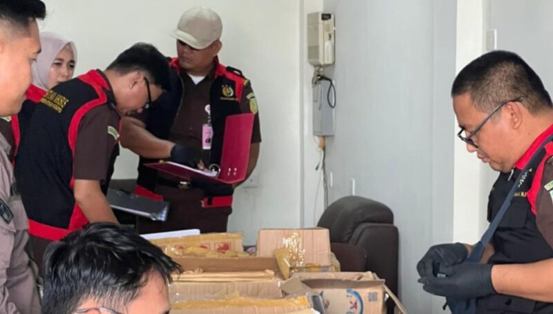 Penggeledahan di Kantor PT Kartika Ekayasa, Rekanan PDAM Way Rilau Bandar Lampung, Kamis 1 Agustus 2024 | Dok. Kejati Lampung.