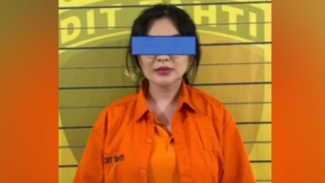 Selebgram Angela Lee saat diamankan Polda Metro Jaya.