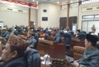 Anggota DPRD Tanggamus, Nuzul Irsan saat Menyampaikan Interupsi pada Sidang DPRD setempat, Jumat 16 Agustus 2024.