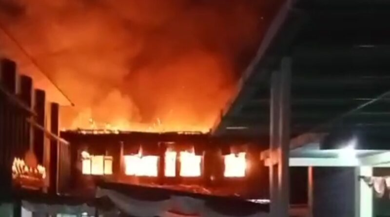 Kebakaran gedung Kemenag Bandar Lampung, Minggu 18 Agustus 2024, dinihari tadi.