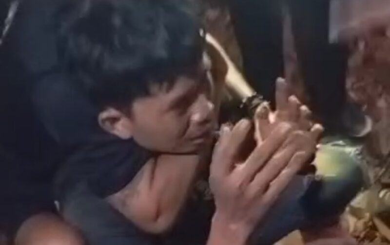 Terduga pelaku Curanmor yang ditangkap warga Pekon Sukamulya, Banyumas, Pringsewu, Selasa 20 Agustus 2024, malam | Tangkapan Layar Video.