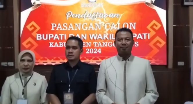 
 Ketua KPU Tanggamus Angga Lazuardy dan Ketua Bawaslu Najih Mustofa saat memberika  keterangan pers di kantor KPU, Kamis 29 Agustus 2024, sore | Herdi/Media Prioritastv.com.